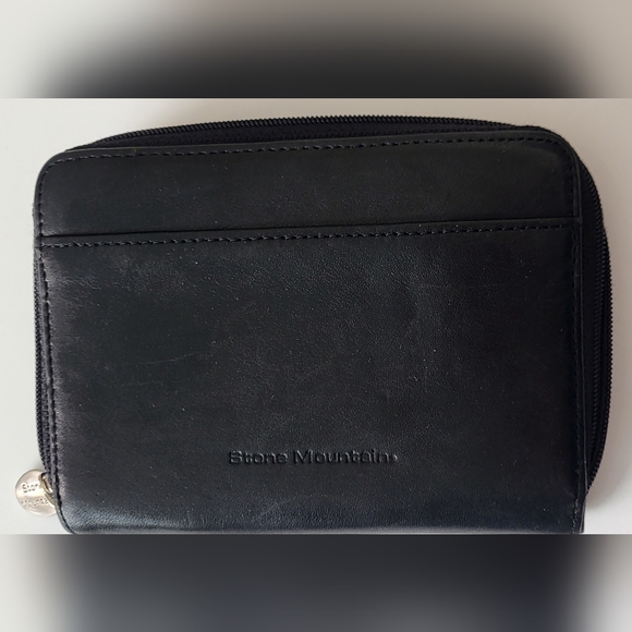Stone Mountain Bi-Fold Wallet Soft Black Leather - Picture 2 of 9